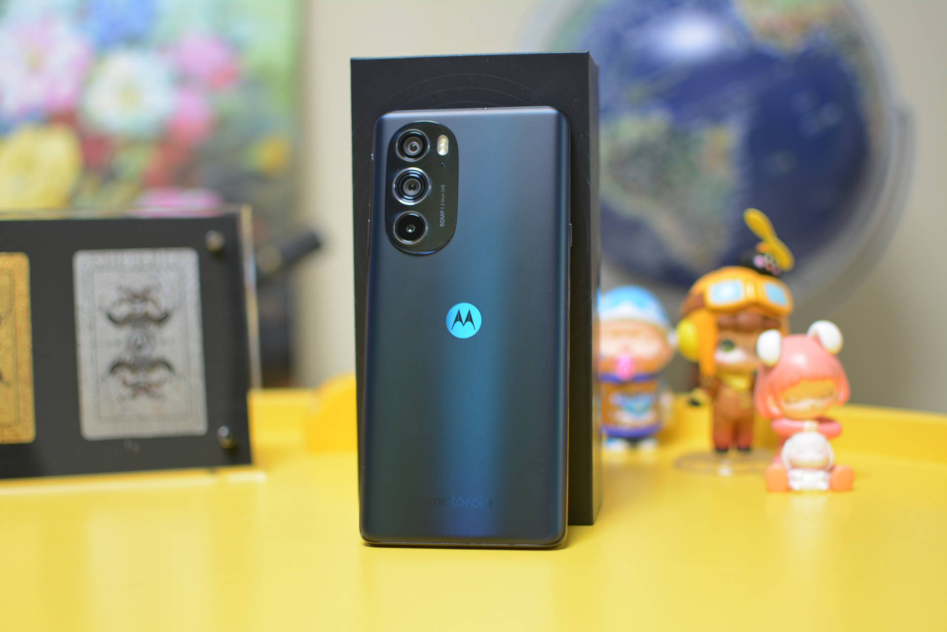 友商持续放大招，144Hz屏+三主摄+五千毫安，新骁龙8仅2369元