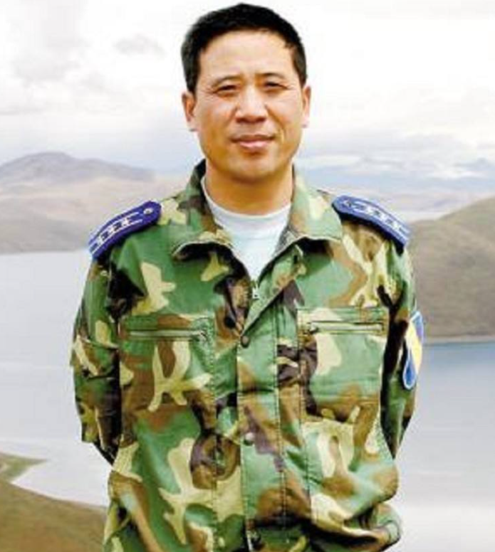 16秒生死抉择：为救村庄，飞行员李剑英三次放弃逃生，坠机而亡