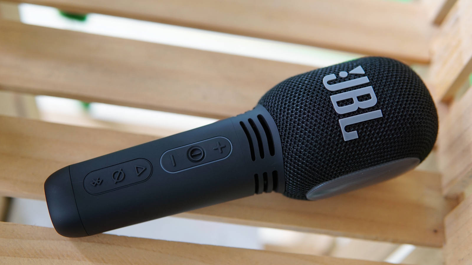 JBL 音樂(lè)唱將KMC300麥克風(fēng)助力，校園麥霸從此誕生