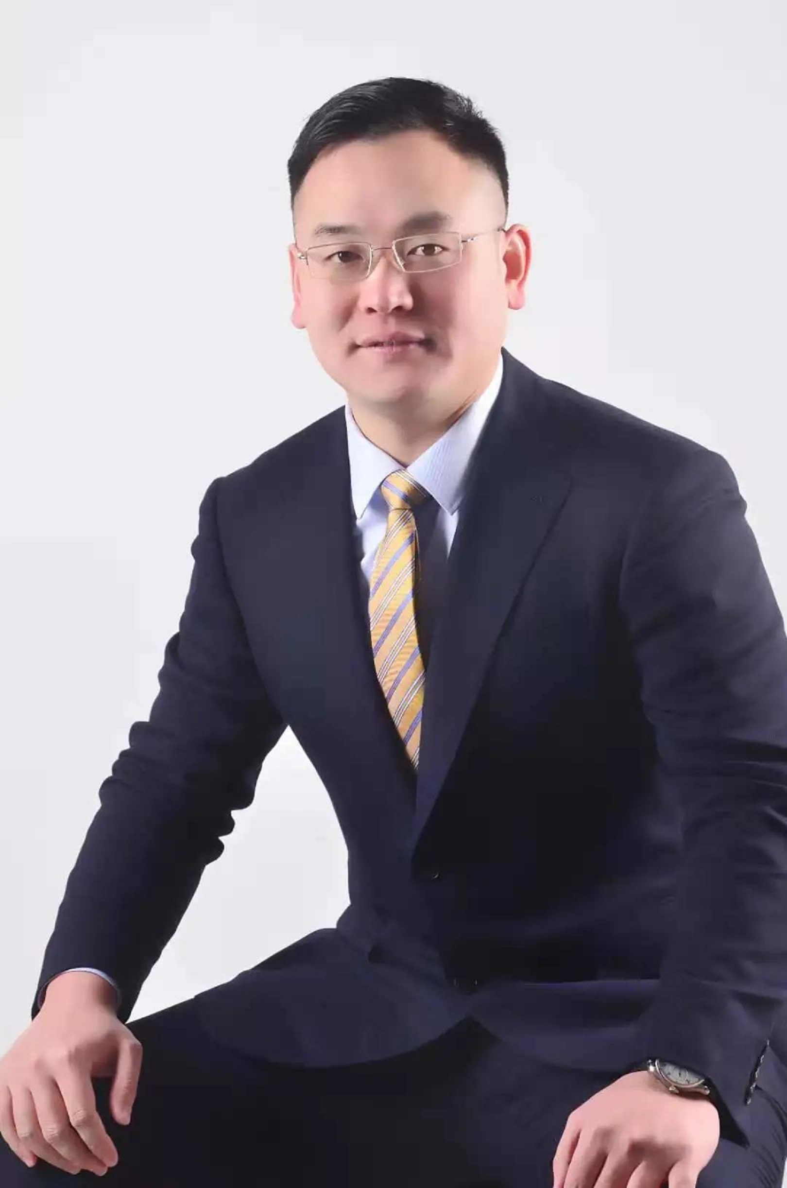 江苏“昆山首富”金成成：85后A股实控人，市值74.87亿