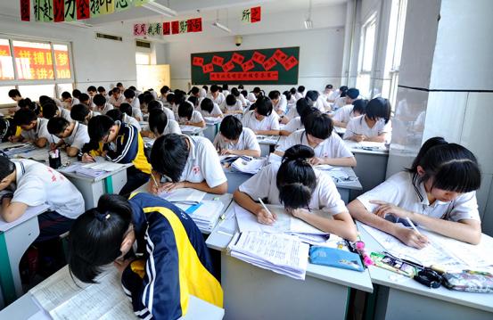 国内3所提档线不高的大学，发展前景好，毕业有机会获得铁饭碗