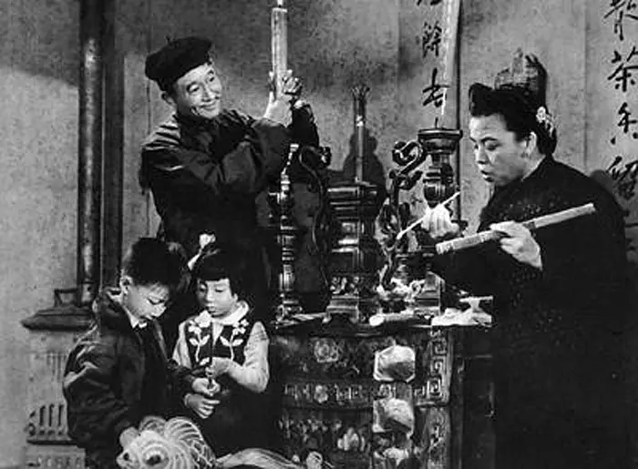 新中国成立前夜的代表作，欢笑与泪水交织的控诉：《乌鸦与麻雀》