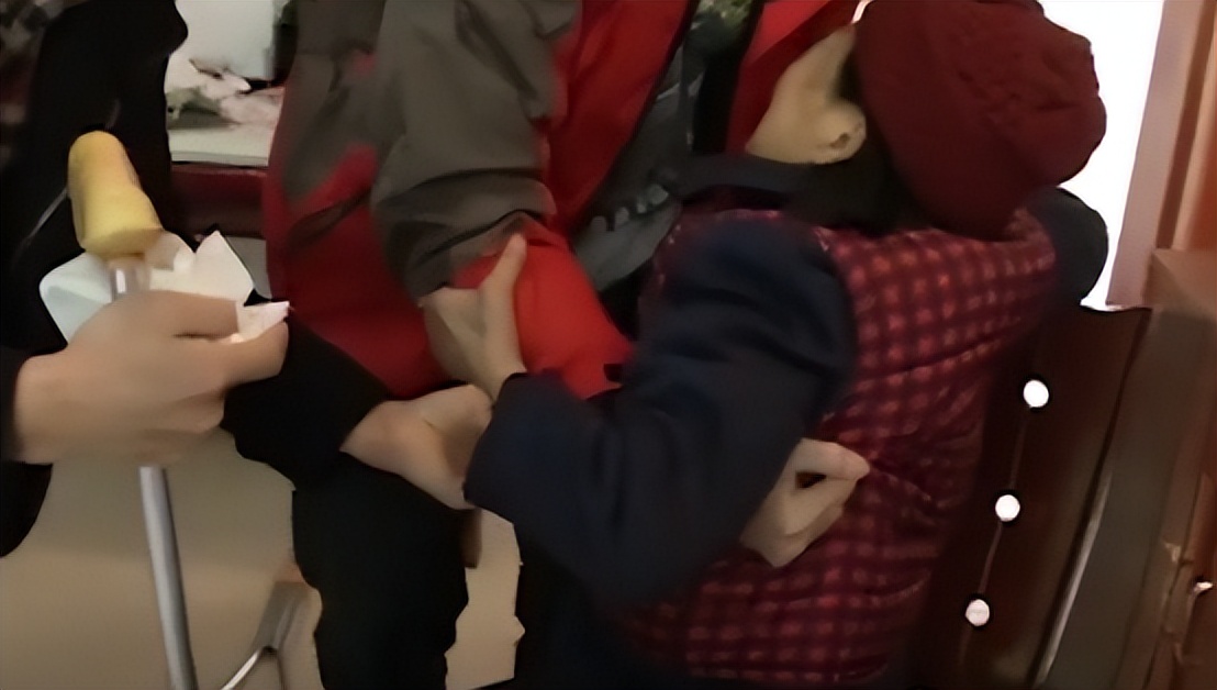 2013年，四川老太摔倒讹小孩，发毒誓证明没有撒谎，结果惨遭打脸