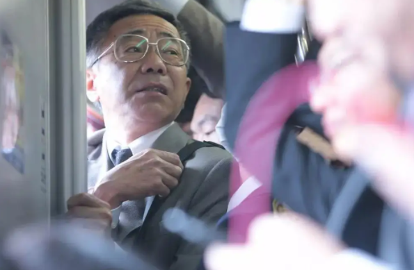 三个行业将进行整顿，一大批员工或要被迫下岗，毕业生择业要慎重