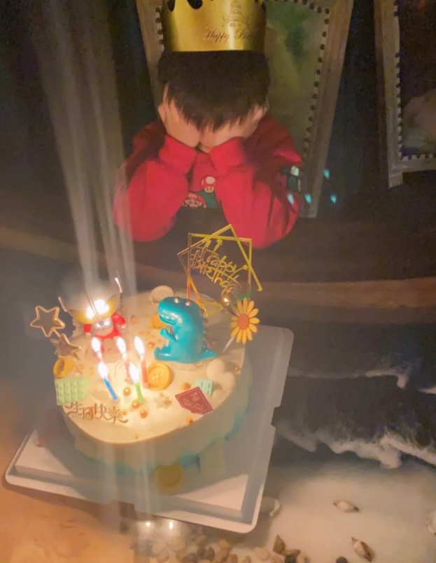 陈妍希为儿子庆生，5岁星星暴风长高，老公陈晓也放下工作陪孩子