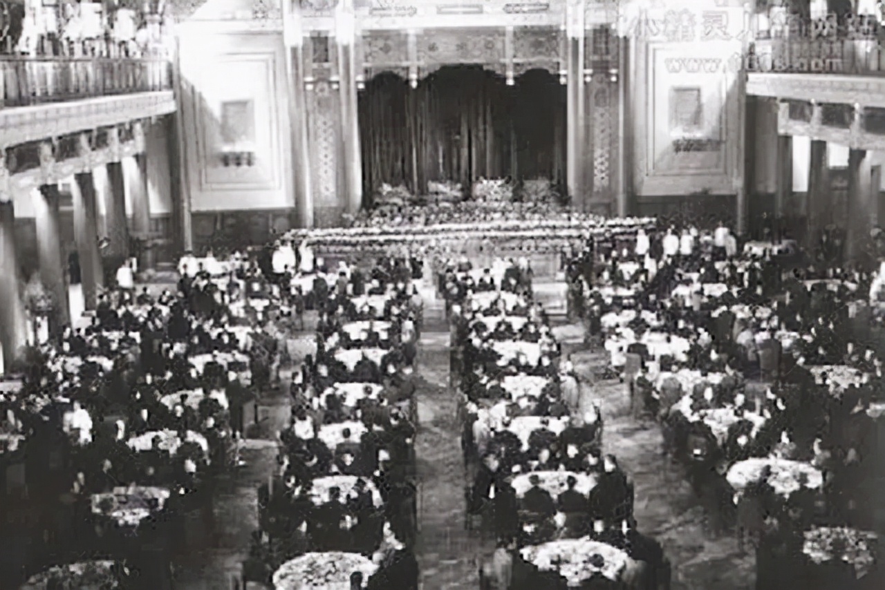 1955年授勋前夕，主席和总理一致认可他来主持典礼，他是谁？