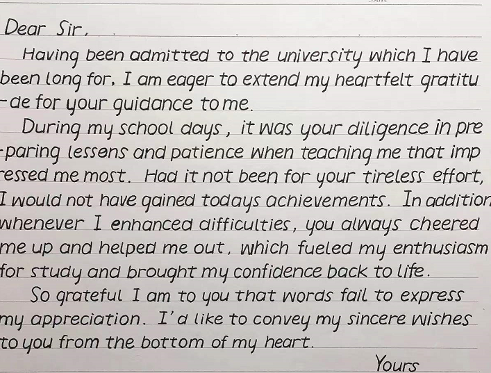 高中英语版“汤圆体”，字迹圆润又饱满，正中阅卷老师的“下怀”