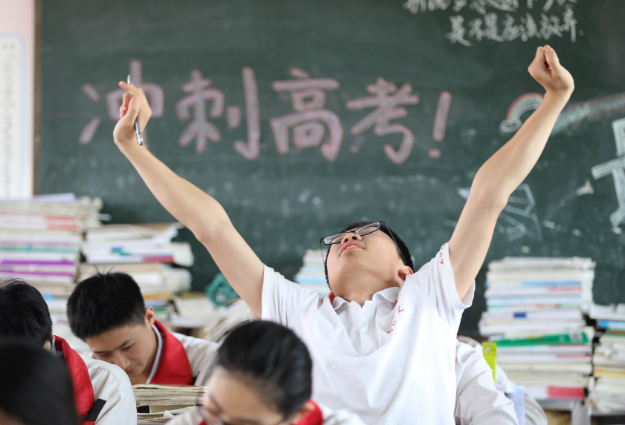 在大学校园中，这类“交易”已经随处可见，但对学生的危害可不小