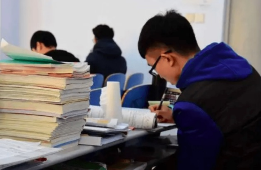 公务员禁止兼职，事业编鼓励兼职，为什么大学生依旧热衷公务员？