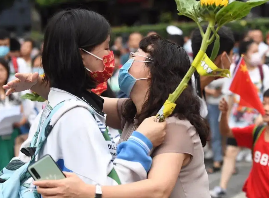 2022年为“高考小年”，录取分数线将下降？资深教师给出答案