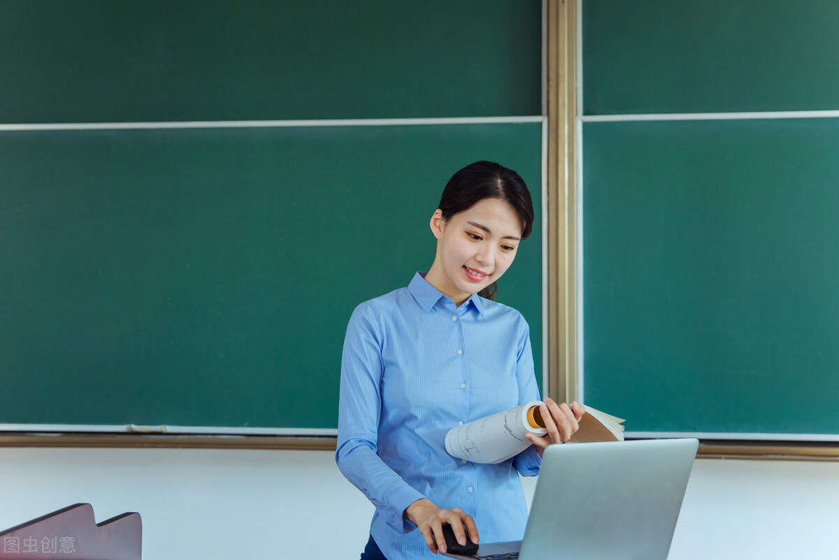 教师反馈在大学生英语写作思辨能力培养中的作用研究