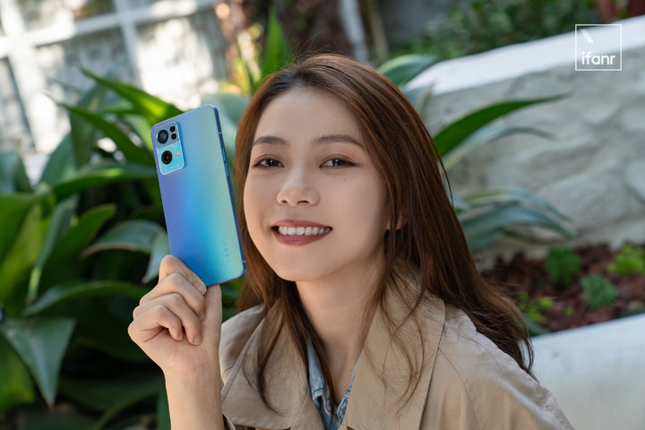 OPPO Reno7 Pro 评测：超感光猫眼镜头会发光