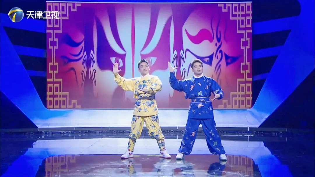 「跨时代战书」街头艺人赢喝彩，戏曲街舞有新意