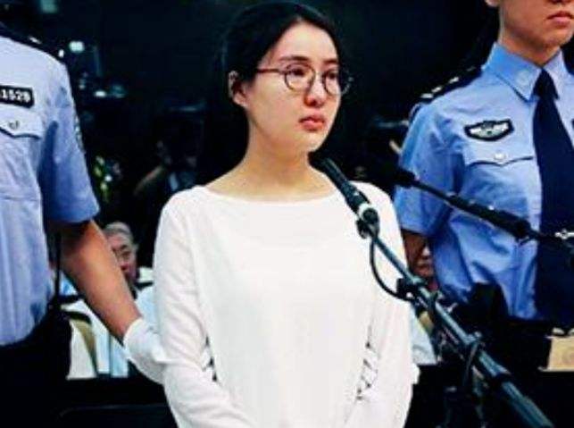 郭美美悲剧人生始作俑者，是她亲妈郭登峰