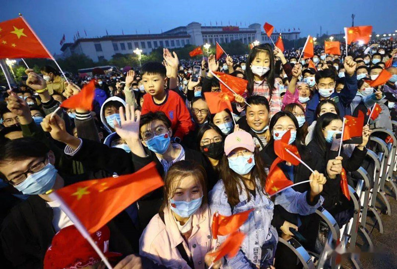 公费留学的杨舒平：多次吹捧“美国空气香甜”，她留在美国了吗？