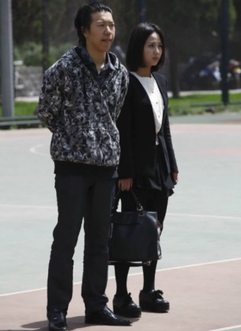 明星校园生活大不同！AB一周10块钱，郑恺开豪车上学，杨紫接地气