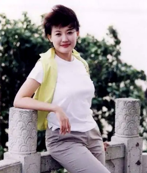 至今未婚的8位央视主持人，年龄最小的37岁，最大的已经60岁