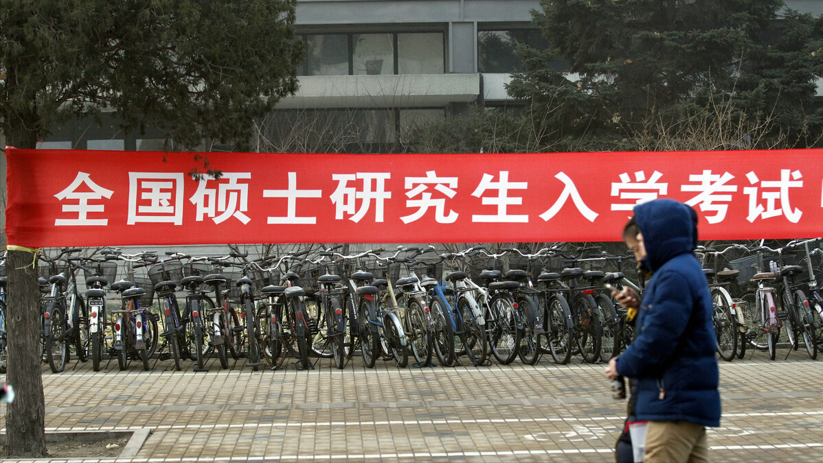 要当皇上供着？深圳大学暂停教授硕导工作：学历重要，师德更重要