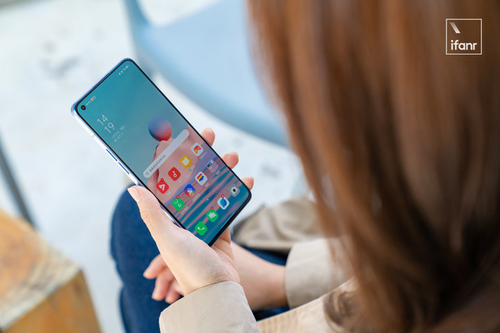 OPPO Reno7 Pro 评测：超感光猫眼镜头会发光