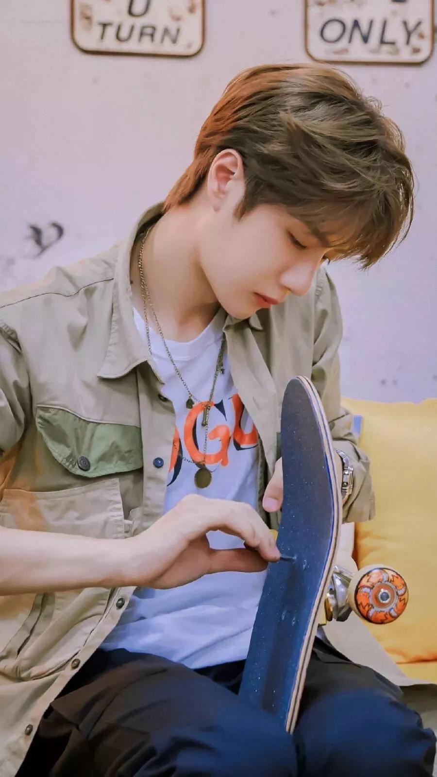 王一博的壁纸图片，你们最喜欢哪张呢