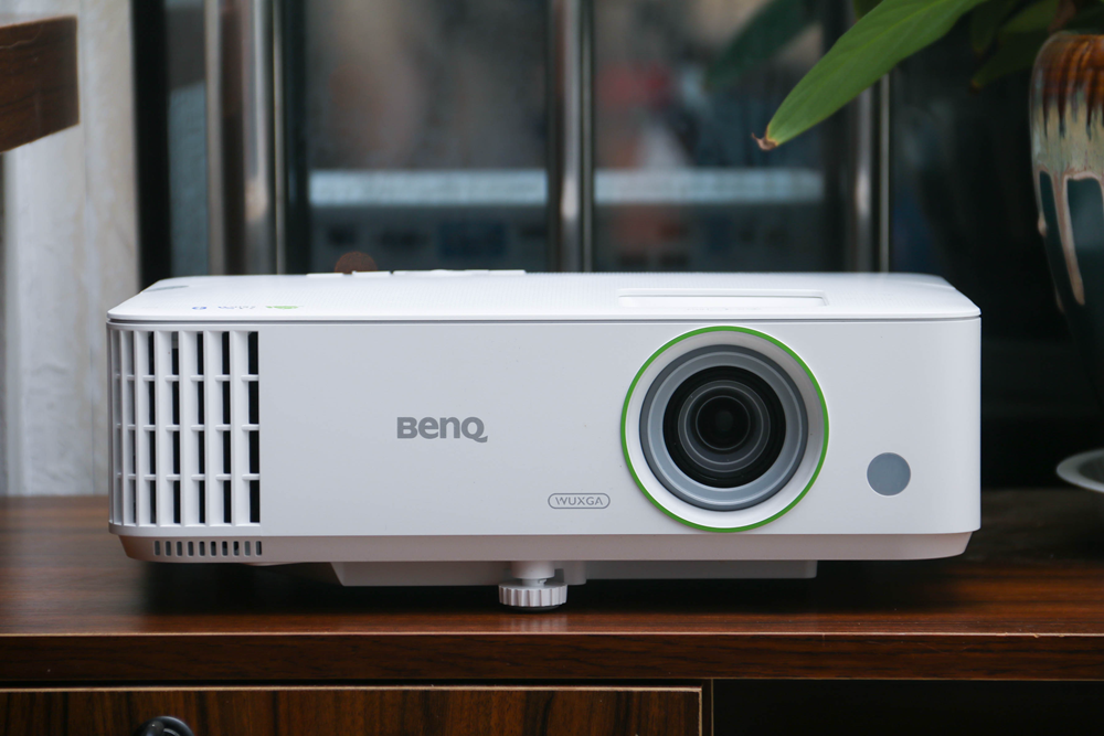 4000流明、四机同屏、双频双路Wifi，明基E592商务投影顶流之作？