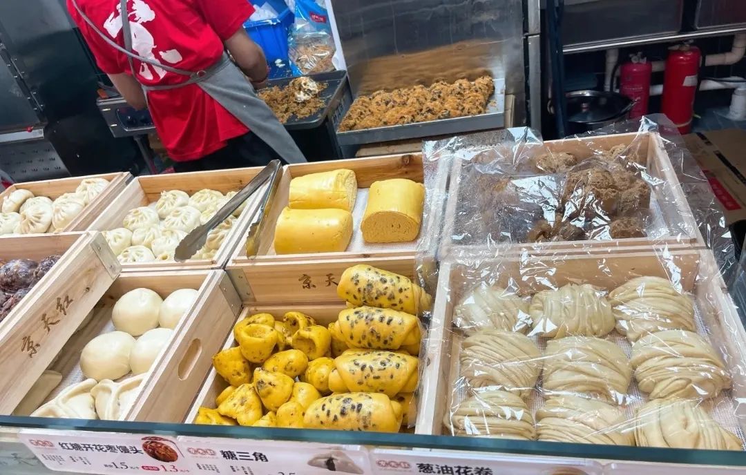 社區(qū)餐飲新模式？“主食+炸貨+鹵味+中式點(diǎn)心”……