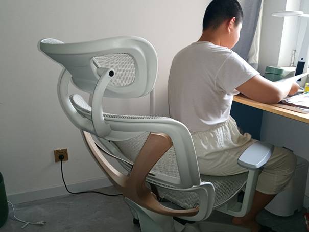 分区贴合，久坐不累—永艺XY椅月光骑士版评测
