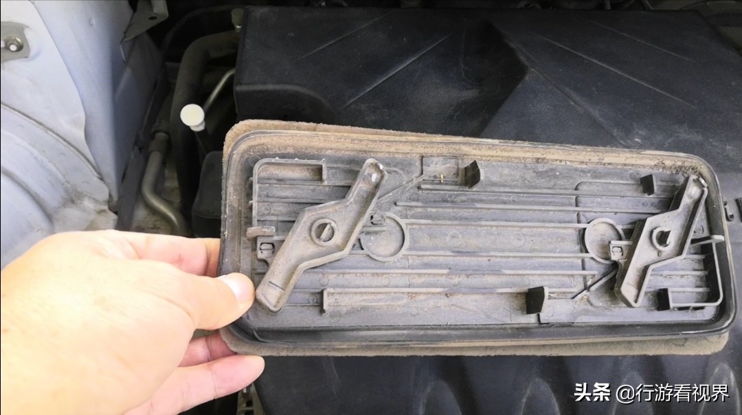 2022年五一之前，58168公里時(shí)候我給愛(ài)車(chē)更換空調(diào)濾芯，全程DIY