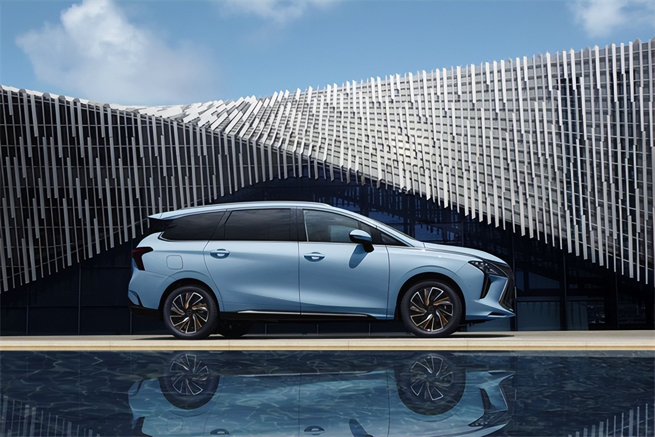 4月15日，和东风风行一起相聚田亮的游艇Party