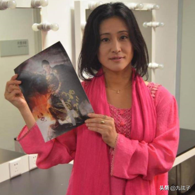 师爷说：跟着洪金宝有饭吃，“打女”大岛由加利的跨国情缘