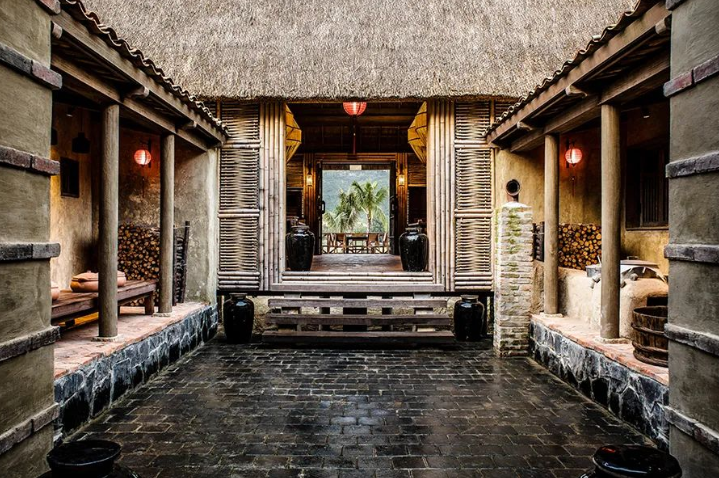 这个"茅草屋"登顶野奢酒店榜,还拿下国际酒店大奖