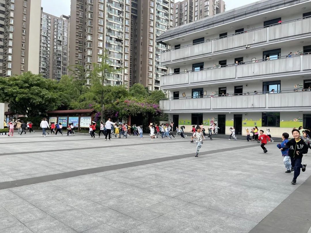 地震了 怎么办？|锦江小学师生教科书般的应急反应交出满意答卷