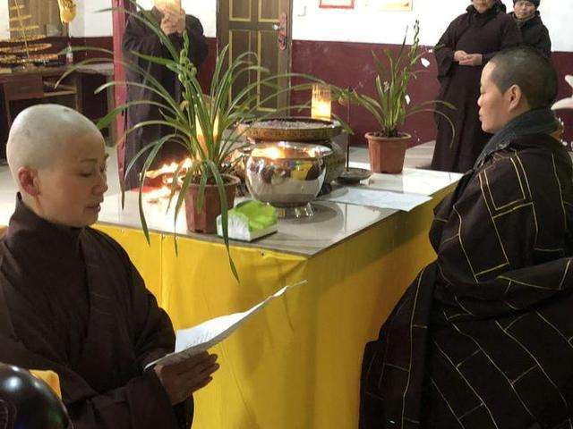 尼姑住别墅开豪车，被捕时房内搜出丝袜、假发，曾与两个和尚结婚