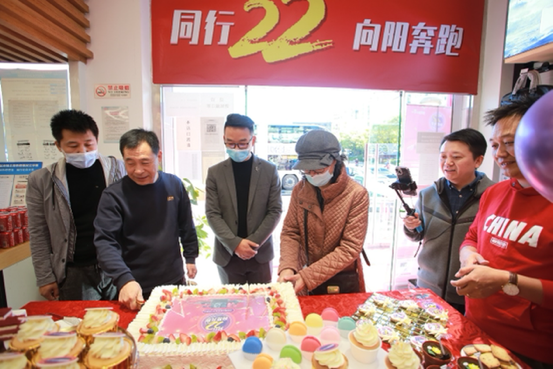 二十余載 肝膽相照｜零售賽道與消費(fèi)者攜手向陽奔跑