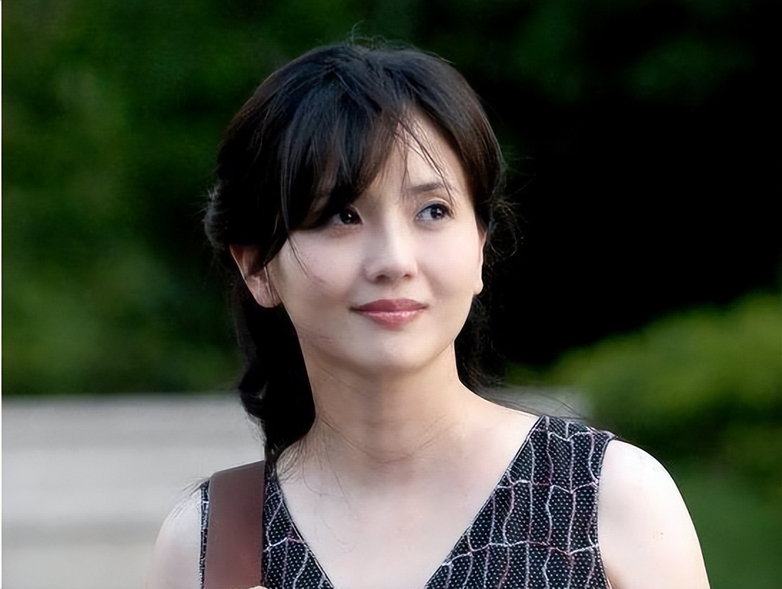 长着一张红颜祸水的脸，感情经历却洁白如纸，这12位女星太稀缺