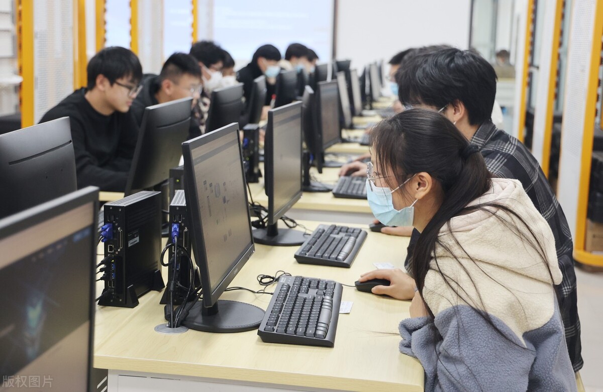 新手做自媒体最大的误区，不要想着一夜暴富，脚踏实地才是硬道理