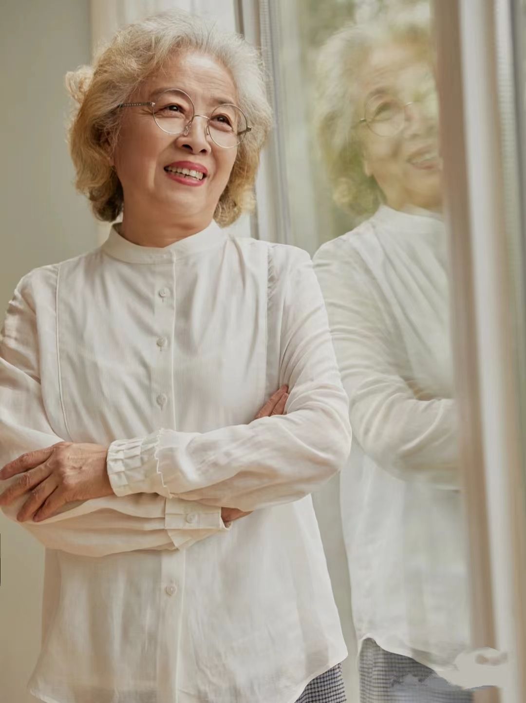 这才是女人老了以后该有的状态，打扮优雅时尚，自然大方不做作