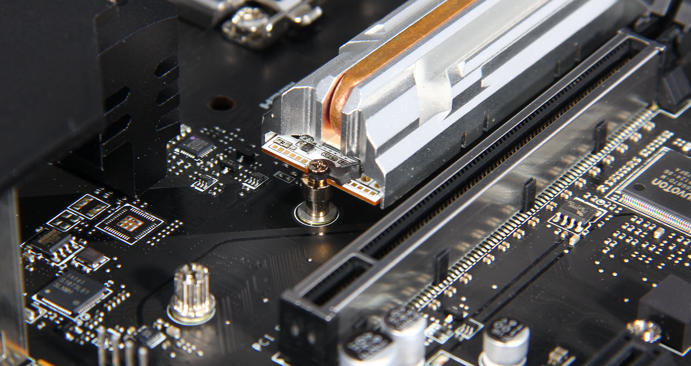 全面进化的精确制导，微星MAG Z690 TOMAHAWK WIFI D4战斧导弹评测