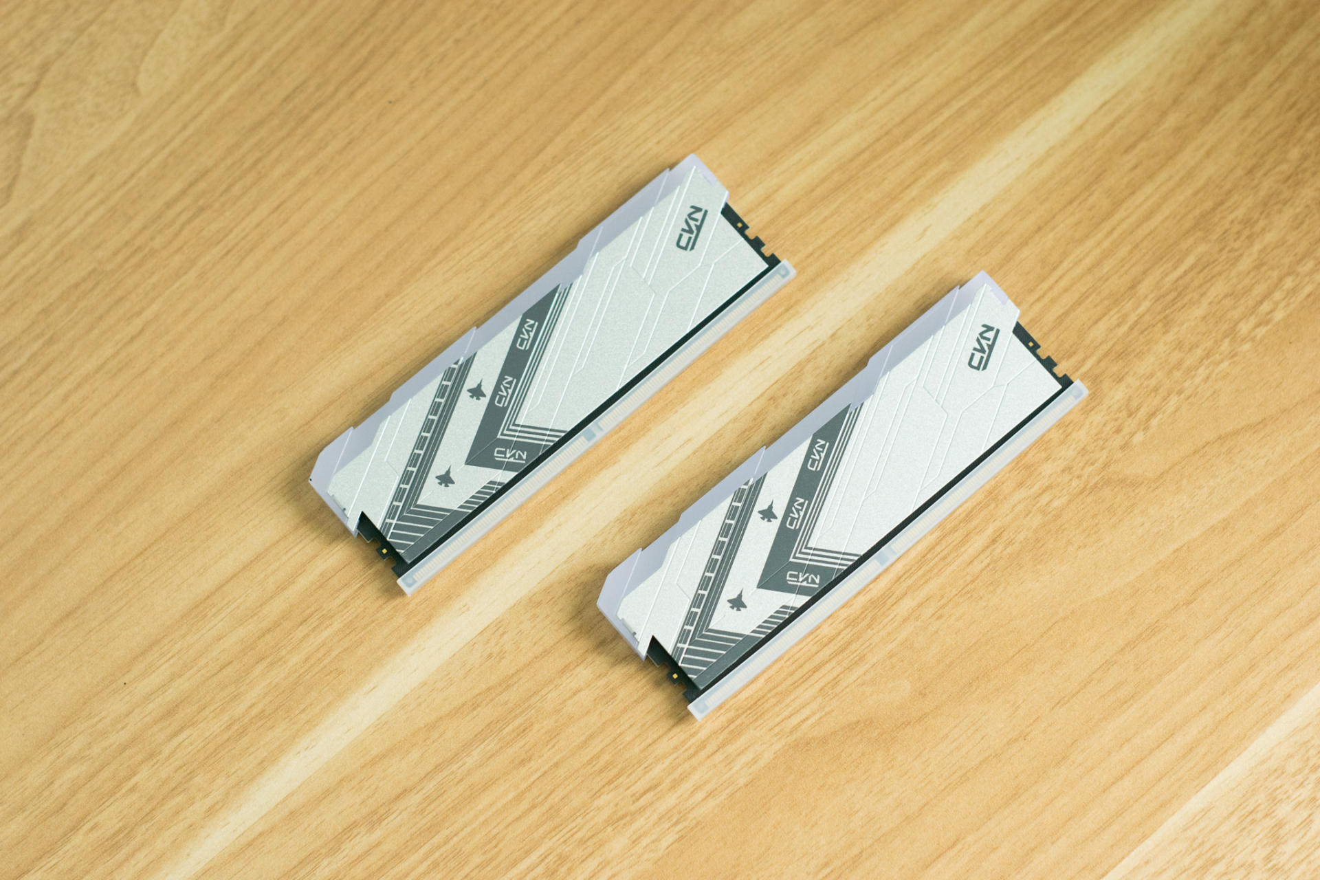 终于降价了，漂亮用得起的DDR5内存灯条，新品七彩虹CVN DDR5实测