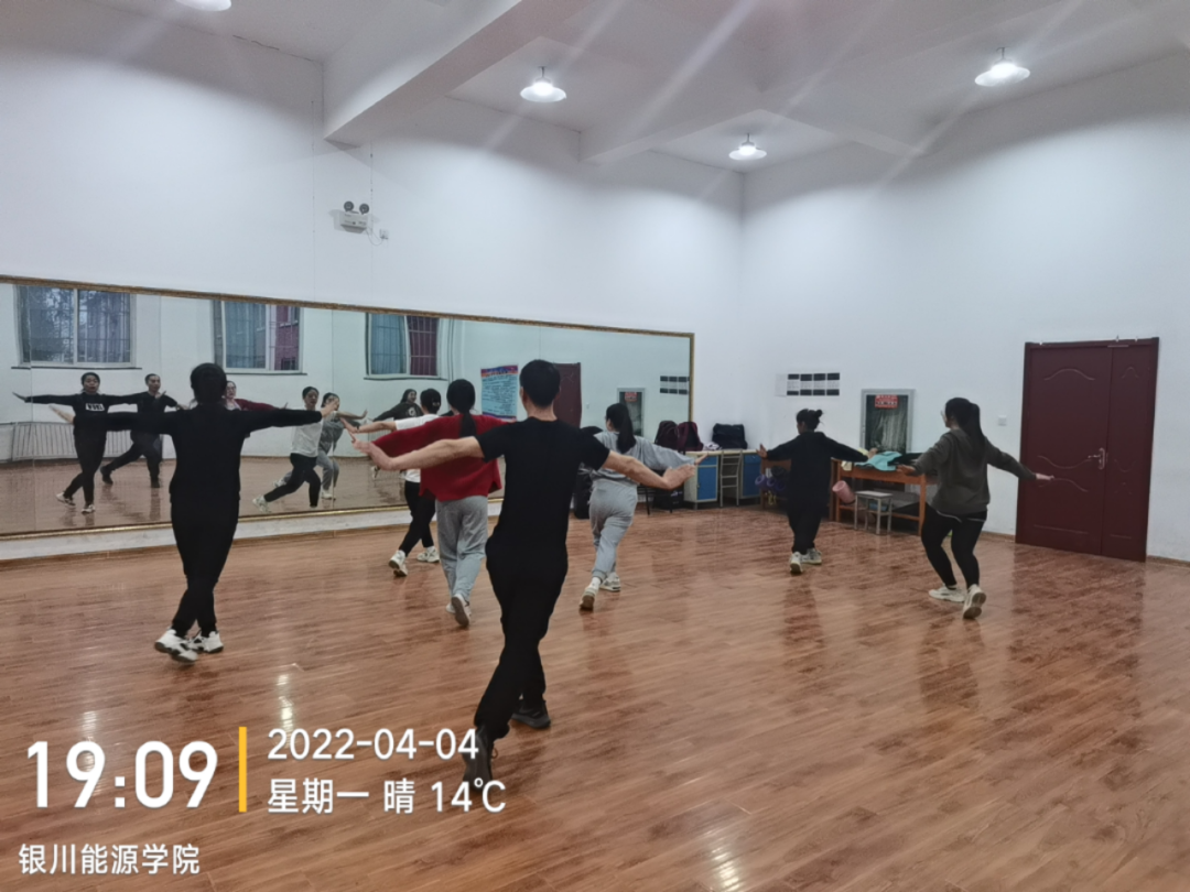 搭起“连心桥”—我校工会组织多彩活动增强凝聚力