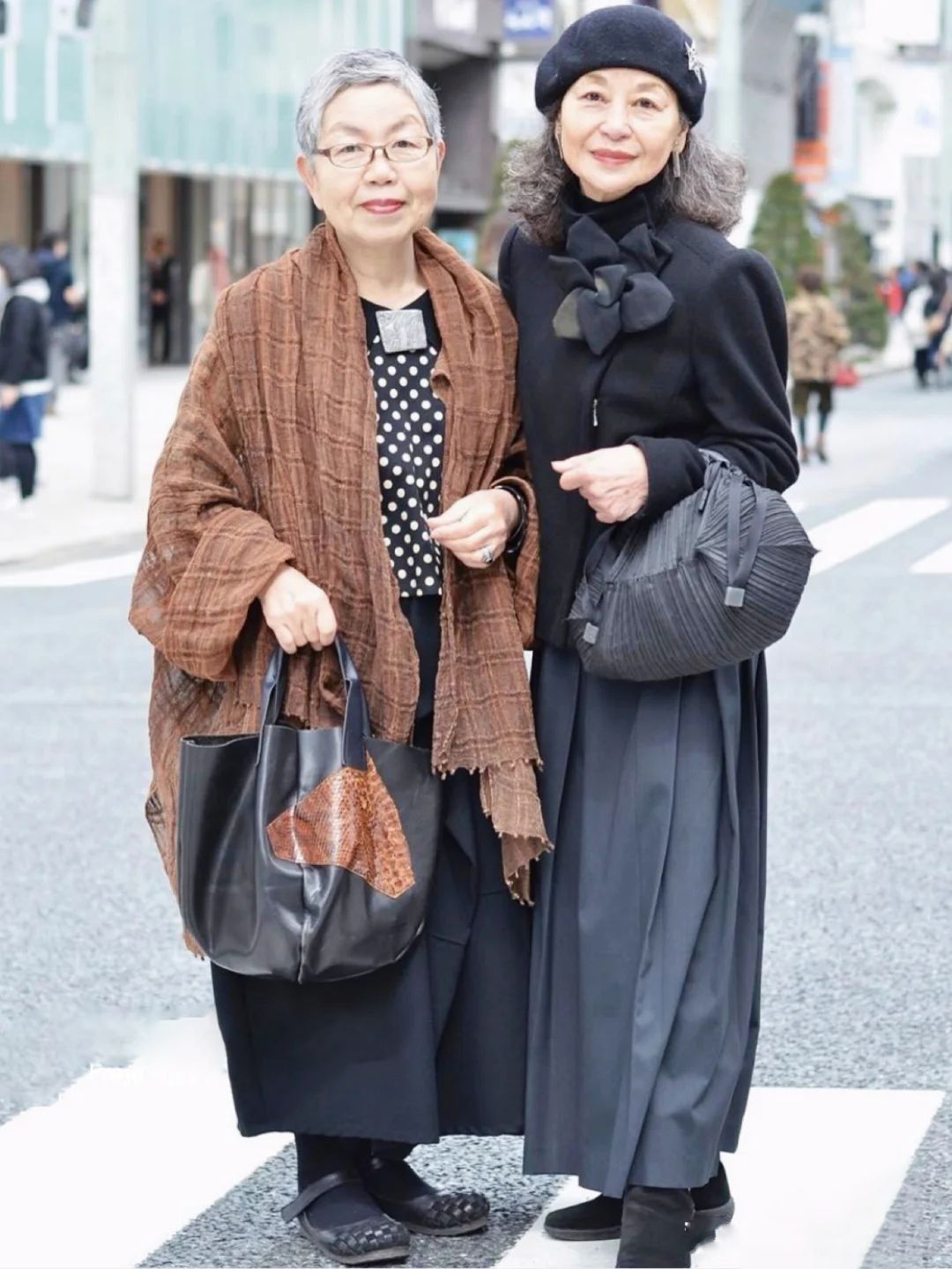 时尚不分国界！日本老年人的穿搭，精致优雅不扮嫩，不输中国大妈