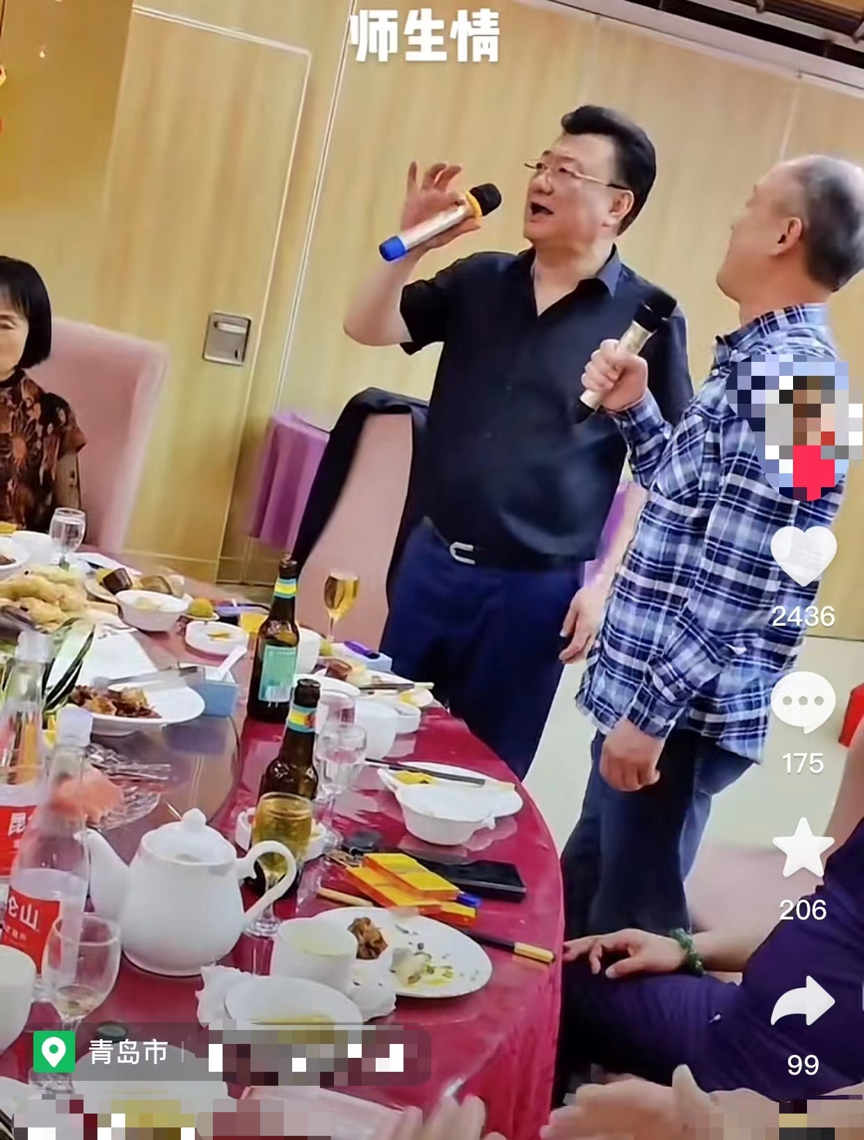 央视主播王宁现身聚会，满头黑发肚腩突出，40多瓶10元啤酒摆满桌