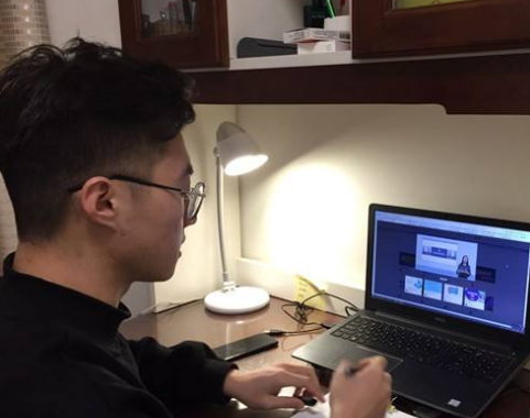 大学生上网课背景图走红，电视剧名场面很吸睛，学生难以无心上课