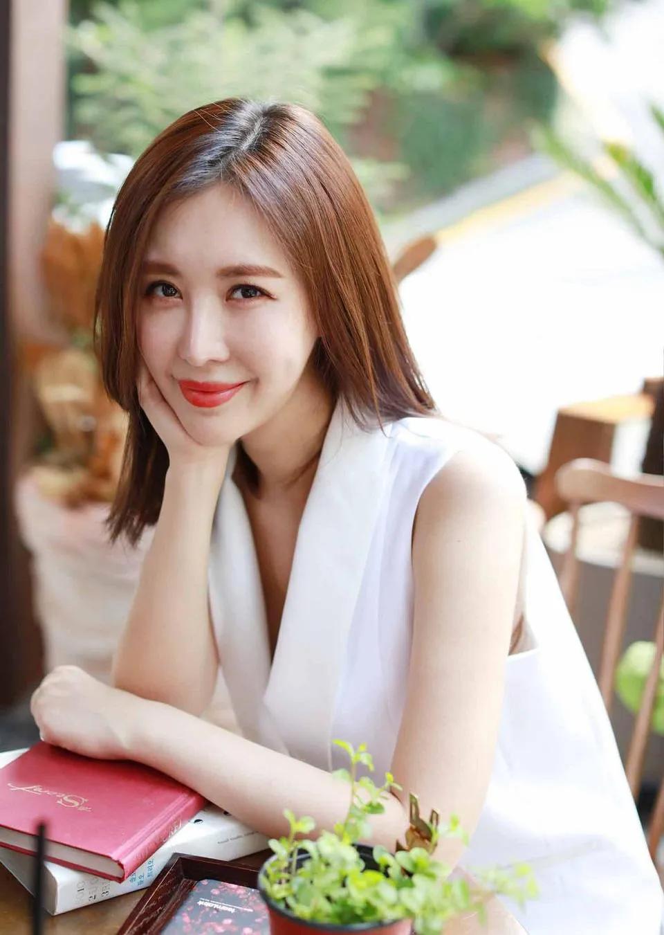 田朴珺，10张精美的照片