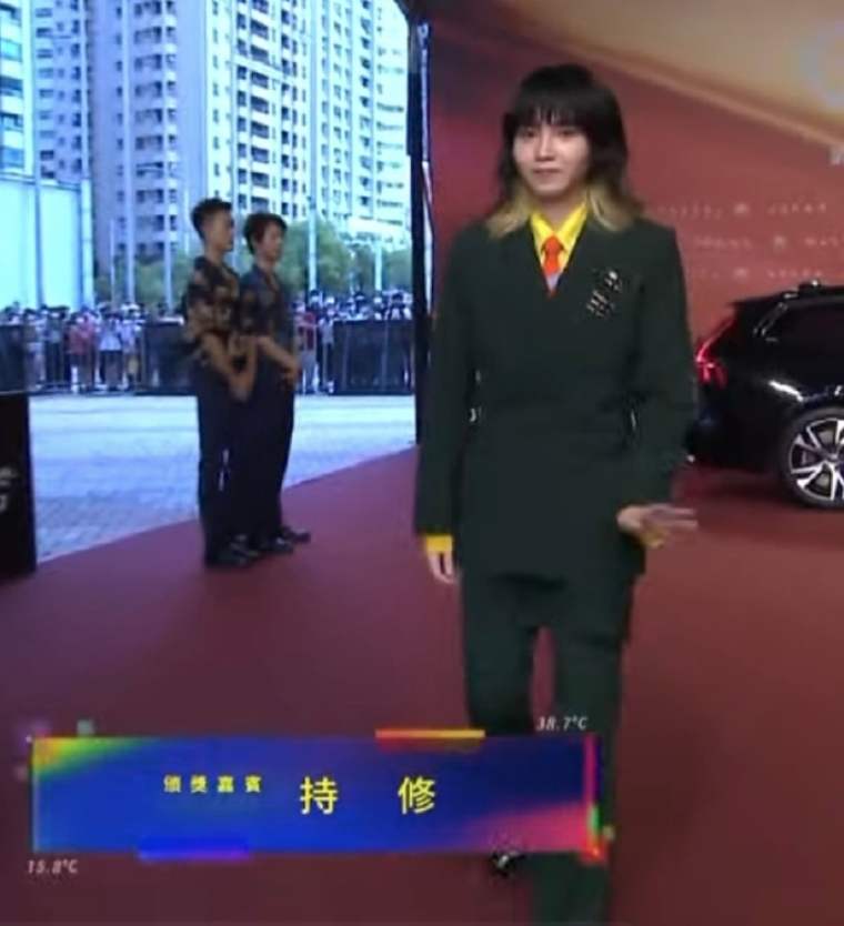 这是颁奖还是开业？金曲奖艺人造型齐翻车，现场变成乡村大舞台？