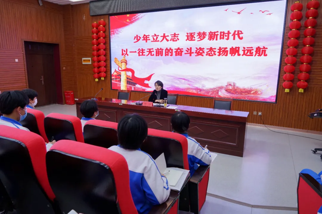 丛台区区长刘丹深入永安中学为学校师生讲授思政课