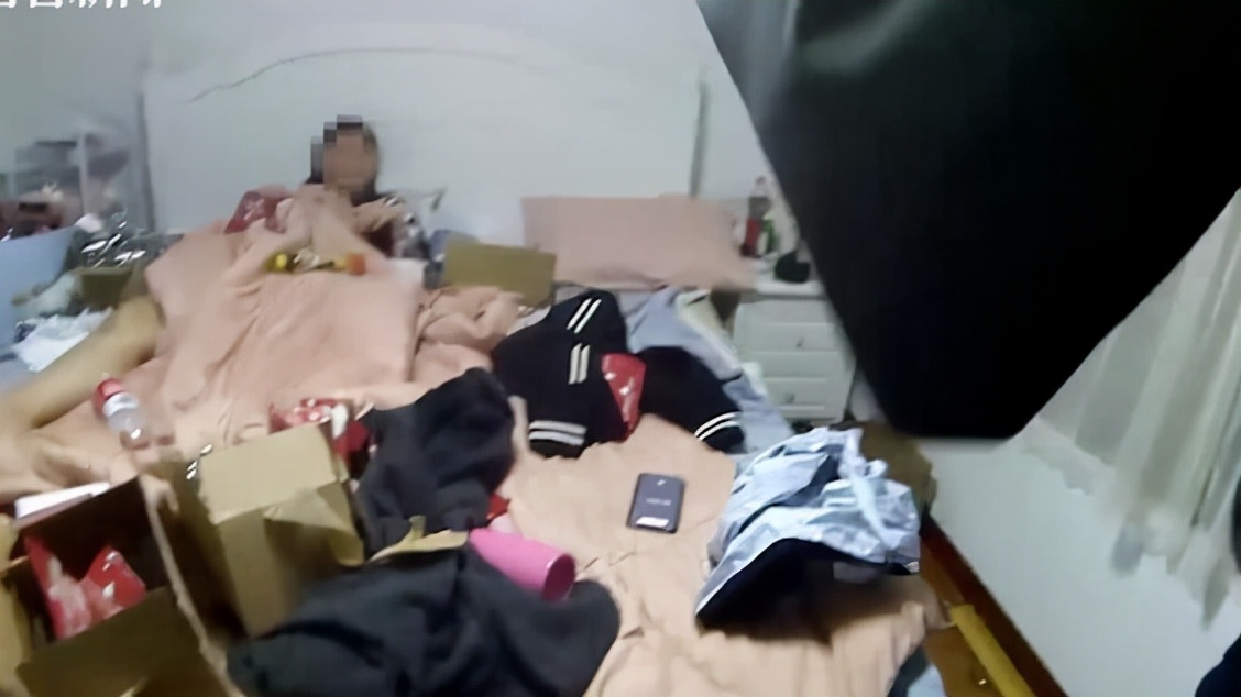 安徽两未成年少女吸食“笑气”被抓！女孩“笑气”成瘾任人摆布