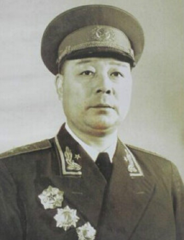 1974年，毛主席亲批4人参加建军节招待会，王尚荣：我要穿得好点