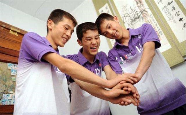 山东三胞胎同时考上211高校，十年后同时成婚：爷爷盼着抱重孙