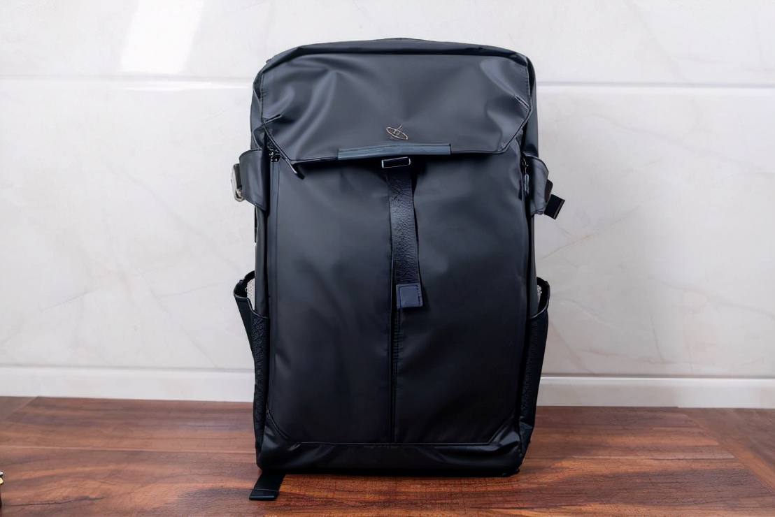 颜值与空间兼得，好看又能装，光影行星宙斯双肩包体验